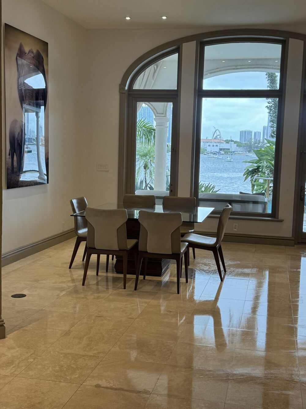 Living room in a South Miami home kept clean on a recurring schedule